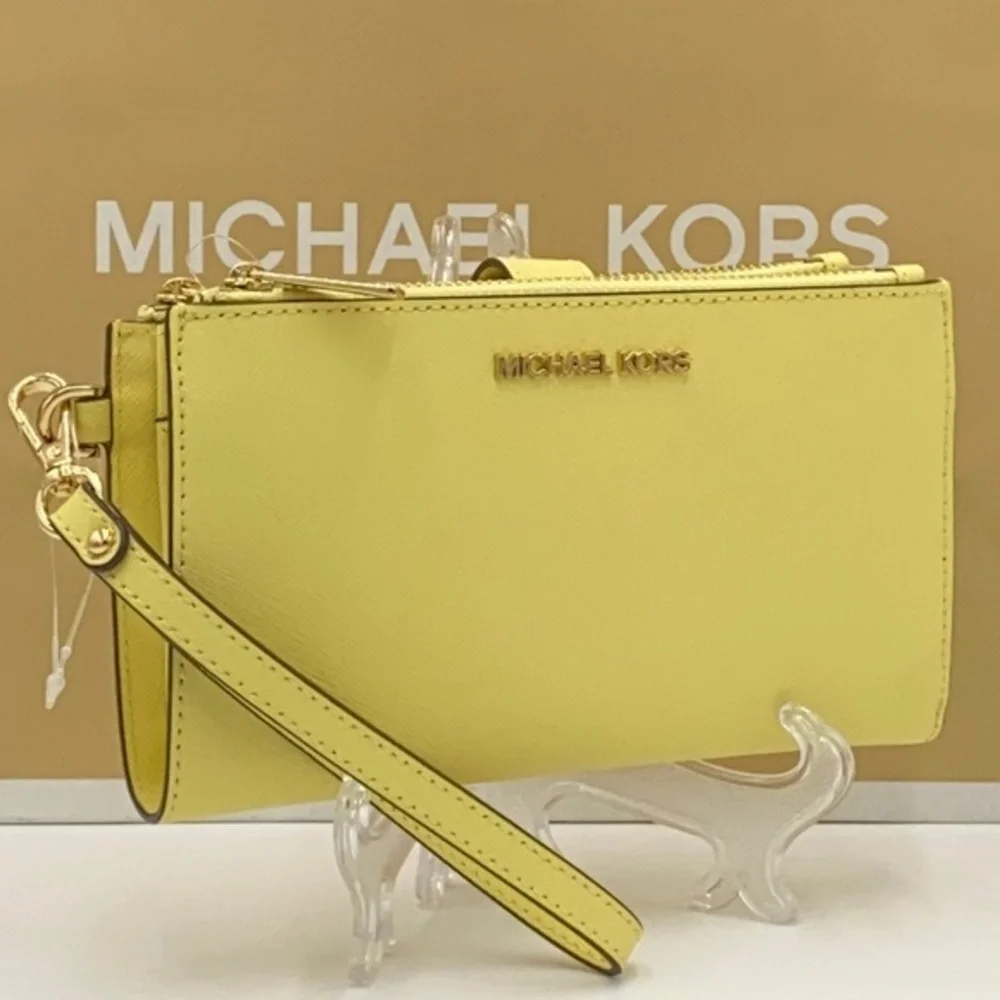 MICHAEL KORS LARGE DOUBLE ZIP WRISTLET BUTTERCUP